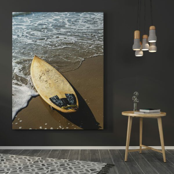 Een afbeelding van een boot op het strand - Afbeelding 3